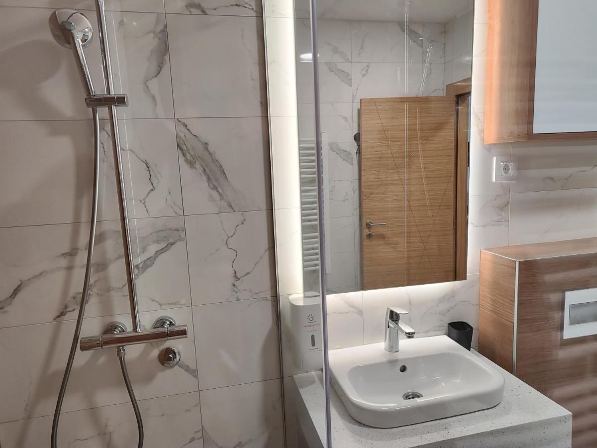 Velika Recepcija 26 *